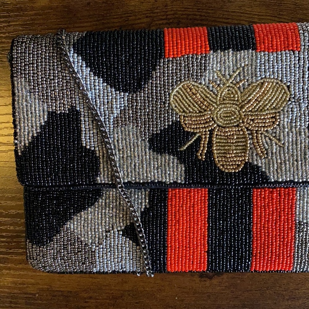 Beaded bee clutch